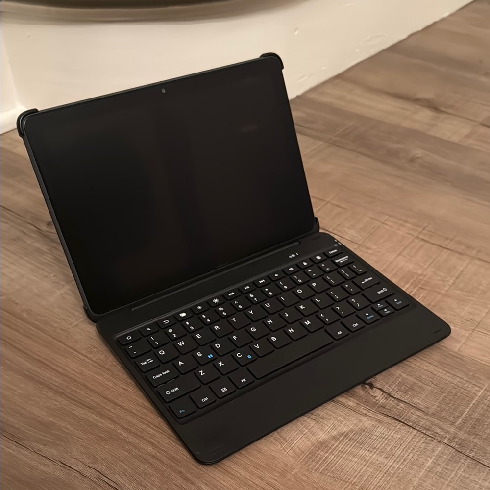 Fire HD 10 Plus Tablet w/ Keyboard Set (11th generation)